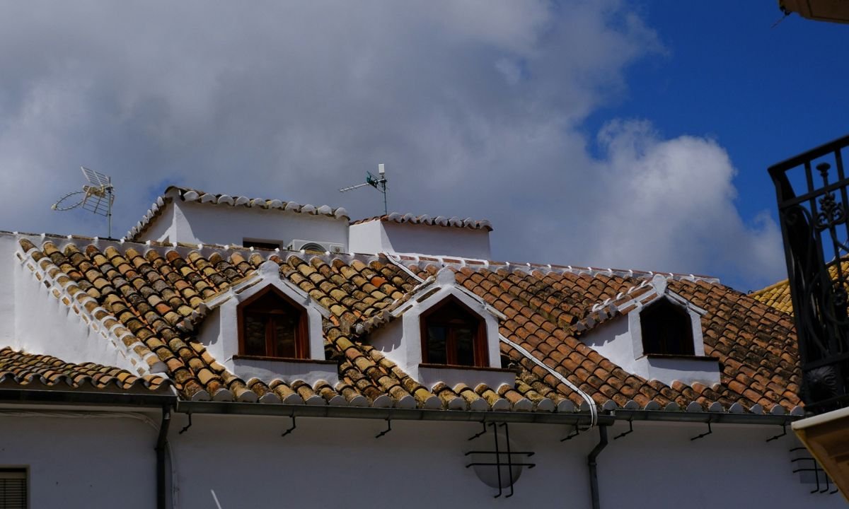 Structural Signs Roof Contractors